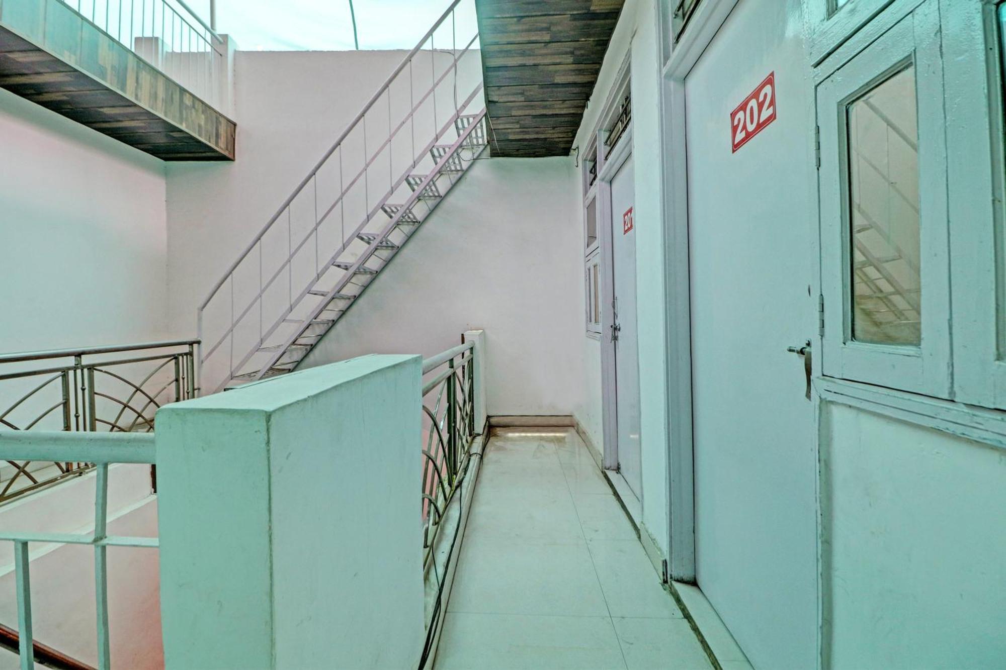 Hotel O Yuvraj Palace New Delhi